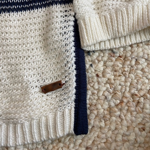 Levi’s Striped Sweater - Picture 7 of 8